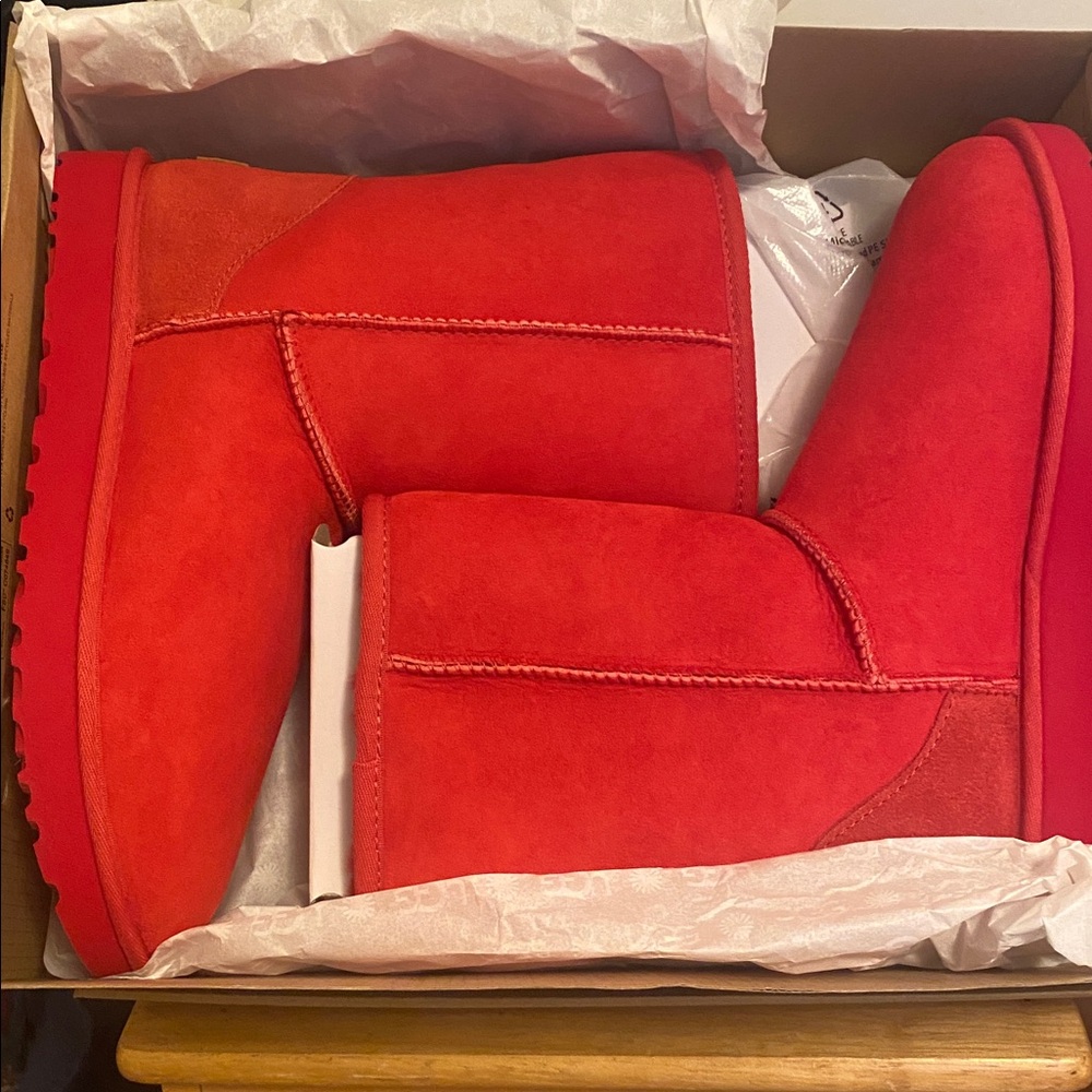 UGG Women’s Classic Short Boots in Red